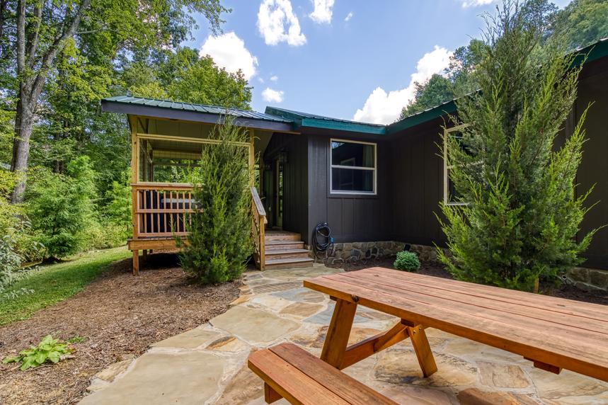 Lazy Creek Cottage